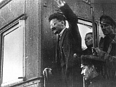 Троцкого встречают на Финляндском вокзале после возвращения в Россию. Петроград, 4.05.1917.